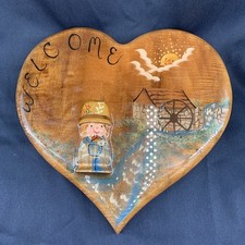 Folk Art Welcome Sign Wood Hand Painted Heart Shape 3D Figure Signed PK 8.5"