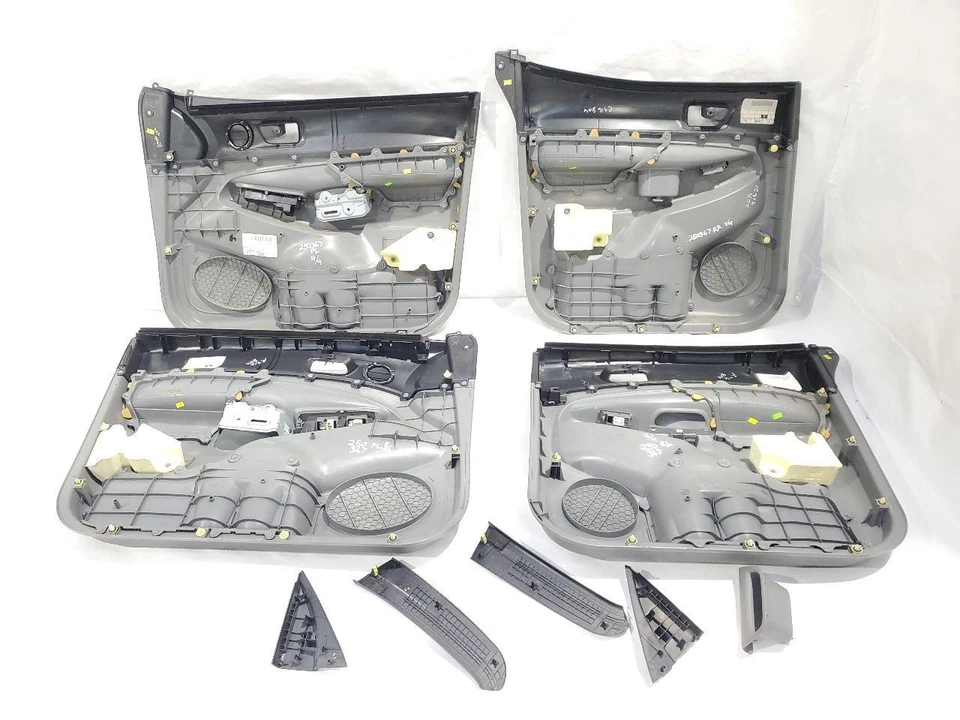 Комплект из 4 отделочных панелей дверей для Toyota Tacoma 2008 года с двойной двойной двойной кабиной от оригинального производителя серый - Изображение 3 из 4