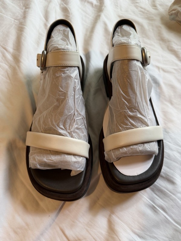 Vince Heloise Women's Ankle Strap Leather Platform Sandals Sz 9 Color Milk
