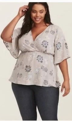 Torrid Babydoll Top Womens Size 3X Gray Floral Surplice Flutter Sleeve Blouse