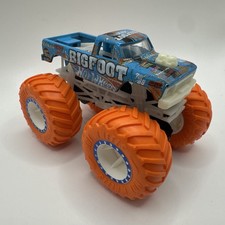 Hot Wheels Monster Trucks Bigfoot Glow In The Dark 1:64