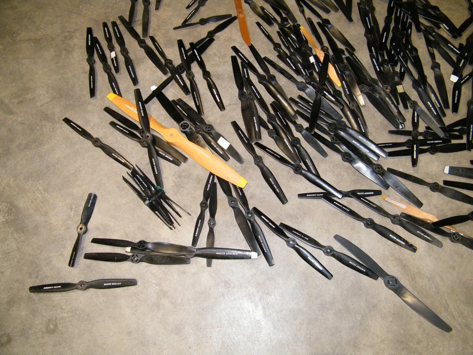 (250) LOTE MIXTO HÉLICES DE AVIÓN RC MASTER AIRSCREW MADERA Y VIDRIO RELLENO NYLON Foto 2 de 4