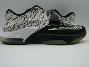 kd 7 black and white