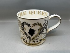 Queen Elizabeth II Wedgwood Silver Jubilee Richard Guyatt Mug (P-4224 572)