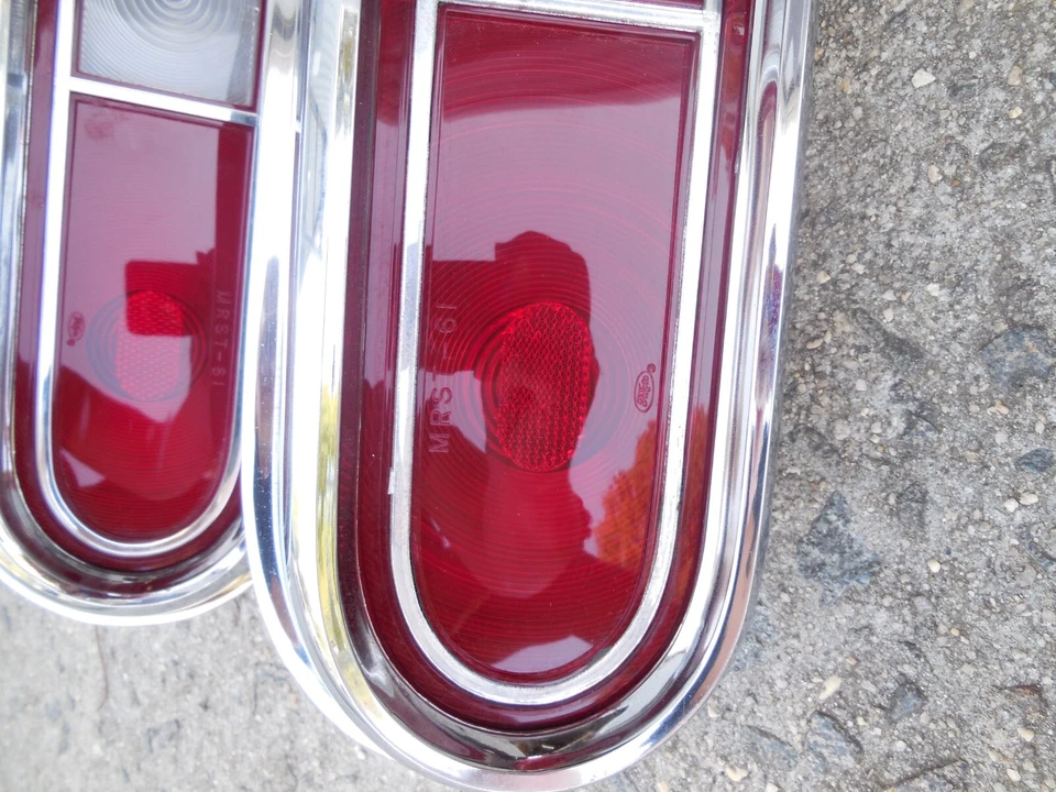 Par de conjuntos de lámparas traseras Mercury 1961 originales usadas Foto 4 de 4