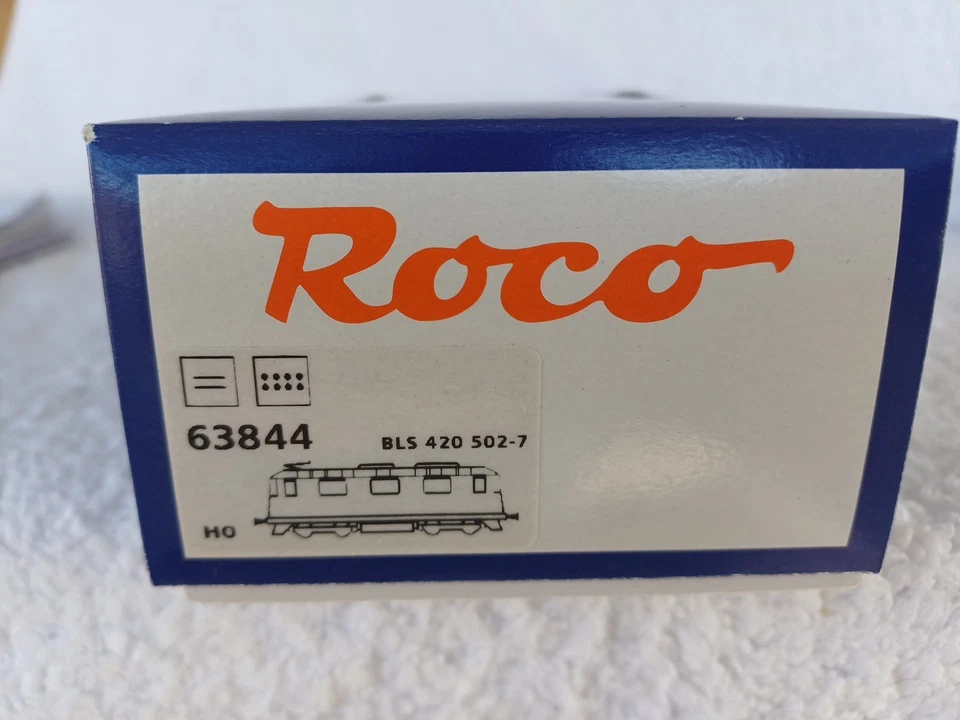 Roco HO Gauge 63844 Single Pantograph Electric Loco Class Re 420 BLS Livery  - Image 3 of 4