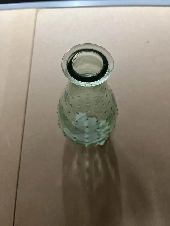 Jarrón IKEA Emma Dafnas de vidrio verde Hobnail Bud 7,5 Foto 2 de 2