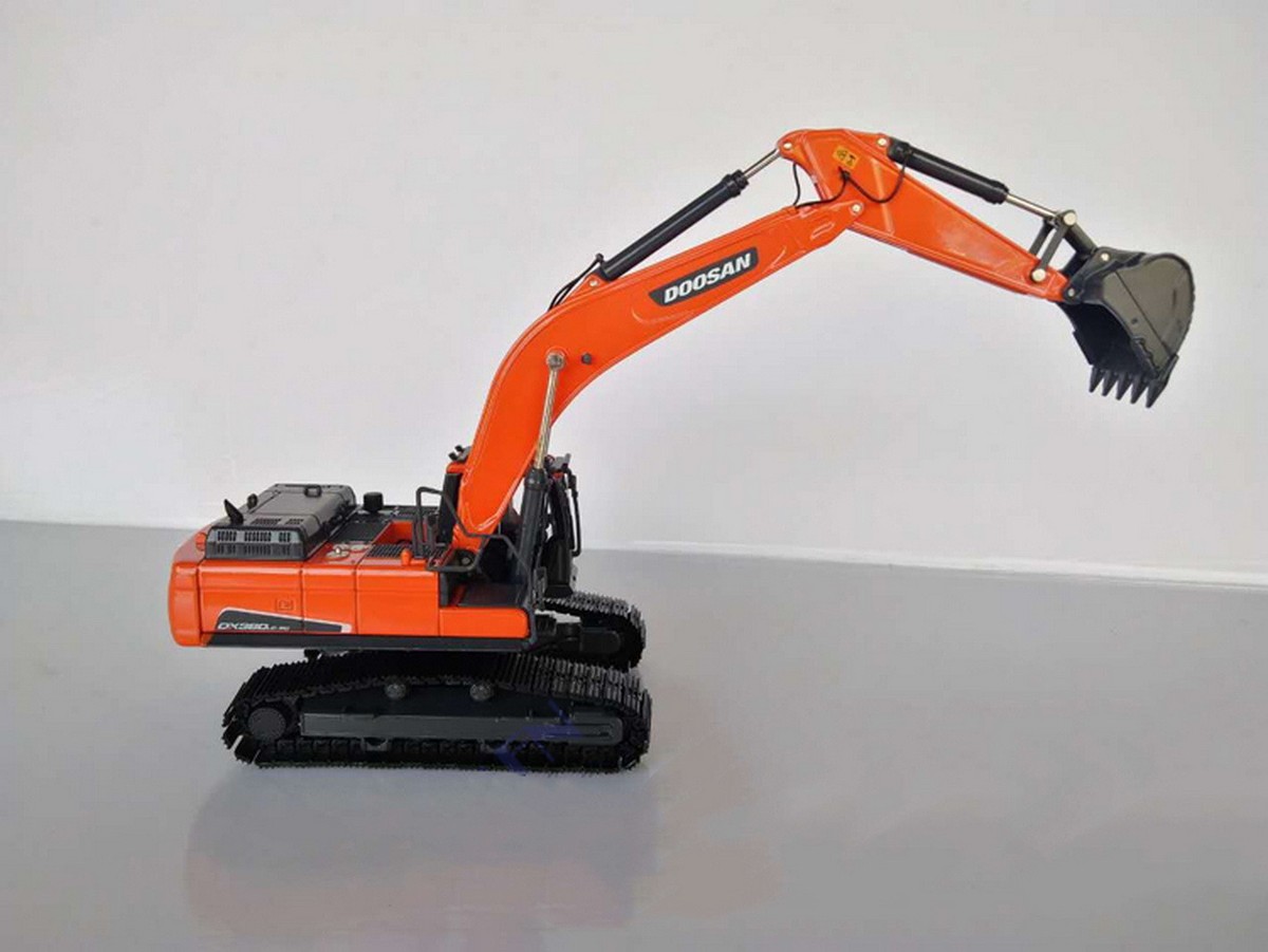 1/50 DOOSAN DX380LC-9C Hydraulic Excavator Engineering Vehicle