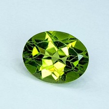 SUPERBE PÉRIDOT NATUREL DE 1,89 CARATS AVEC CERTIFICAT OFFICIEL IGI