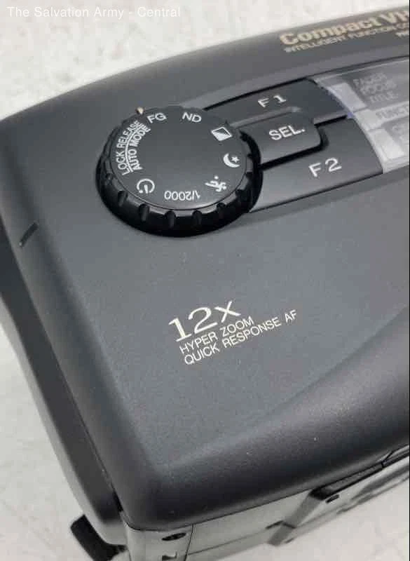 JVC GR-AX210U Black 12x Hyper Zoom VHS Compact Camcorder With Case - Image 3 of 4