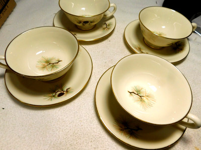 Set of 4 Vintage Lenox China Pine W-331 Cups and Saucers