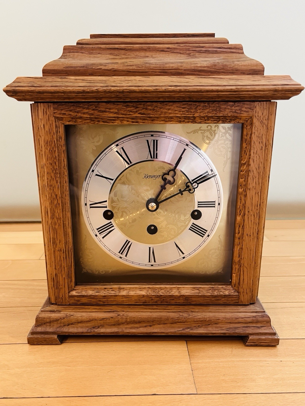 Tischuhr Holz mit Kieninger Qualitäts AEL04 Uhrenwerk m. 5-Stab-Gong Retro Uhr