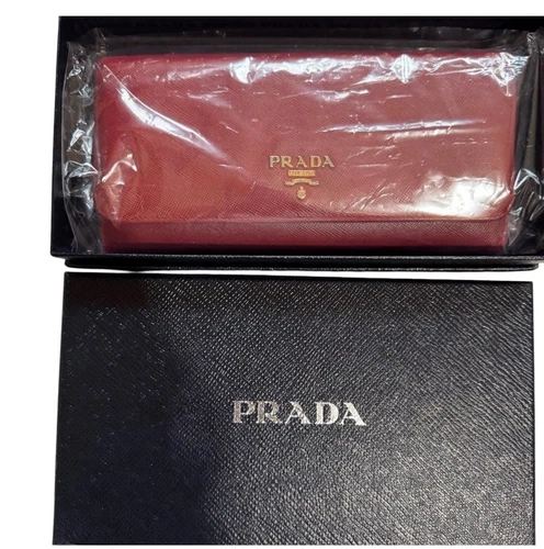 Portefeuille long Prada Saffiano cuir rouge excellent état fait main luxe chic mode