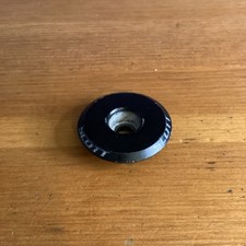 Scott 1-1/8 Headset Top Cap in Schwarz & Grau 