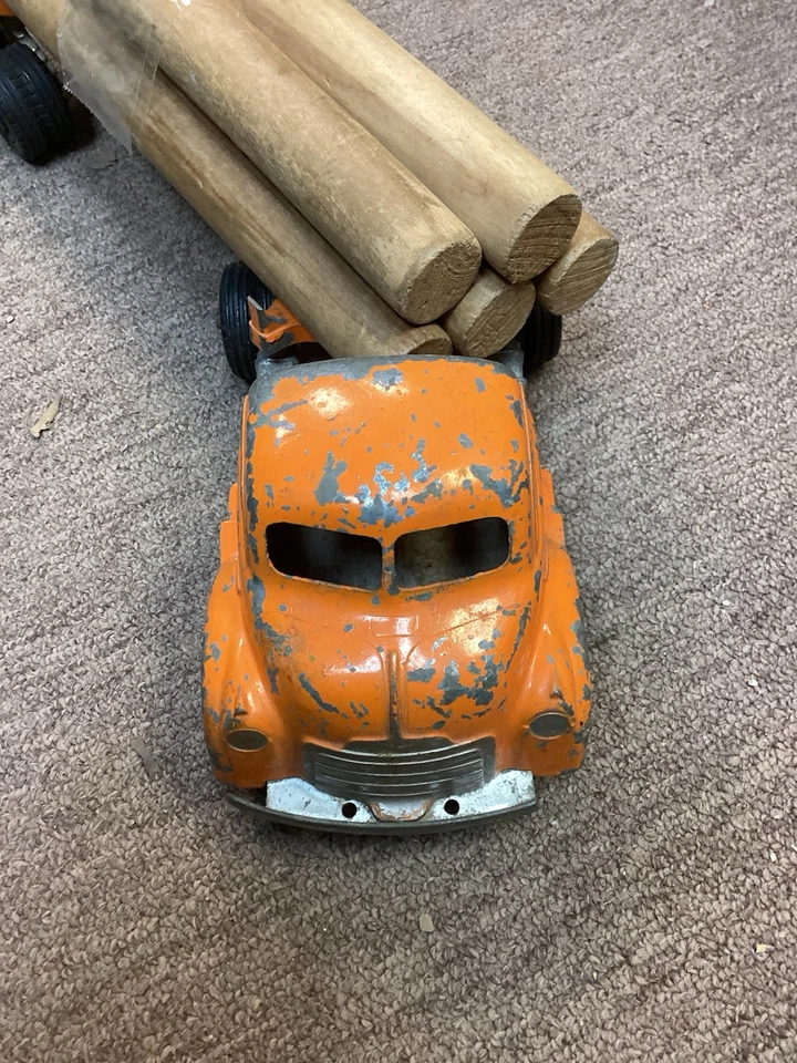 Vintage 1950’s Hubley Log Truck Semi Tractor Trailer Orange - Image 2 of 4