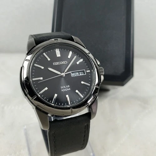 VINTAGE SEIKO SOLAR V158-0AD0 BLACK DAY/DATE WR 100M JAPAN MOV'T MEN'S WATCH