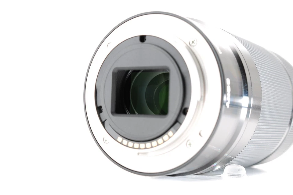 Sony E 55-210mm F/4.5-6.3 SEL55210 Black Lens for E Mount w/Hood Cap -Near Mint- - Image 3 of 4