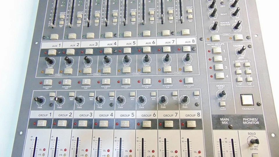 MACHIE ONYX 4080  AUX/GROUP MASTER Center Console /Mixing Desk 80 Series - Image 2 of 4