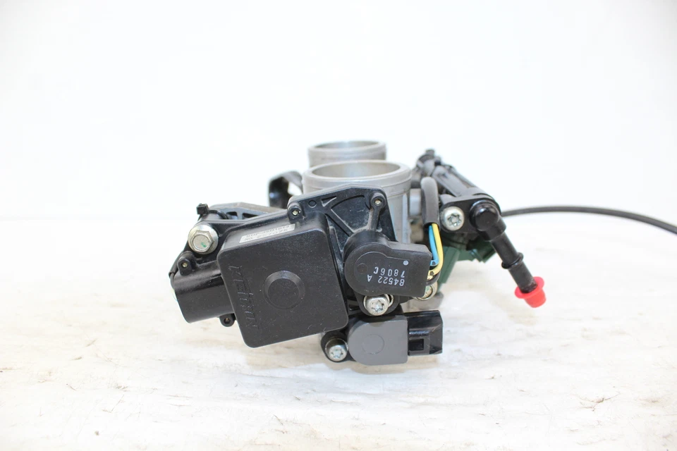 06-08 KAWASAKI NINJA 650R MAIN FUEL INJECTORS / THROTTLE BODIES 16163-0084 Foto 4 de 4