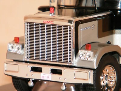 GMC Général 1980 Noir/Argent IXO Scale 1:43 Réf TR117 - Photo 1/4