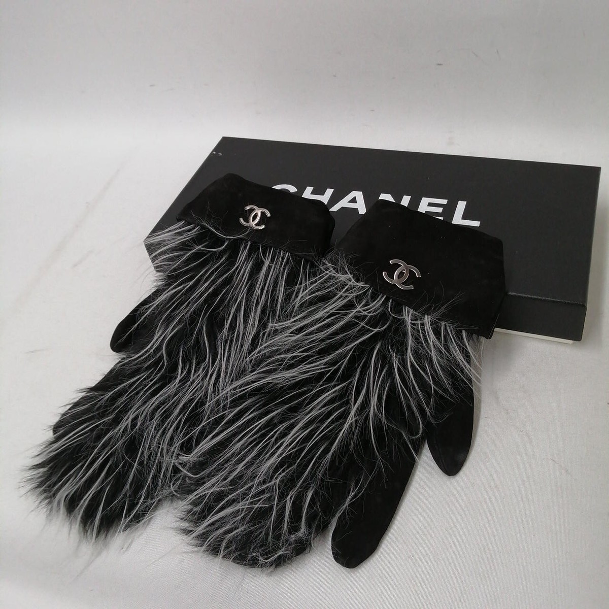 Authentic CHANEL fur lamb leather gloves size 7 black women's
