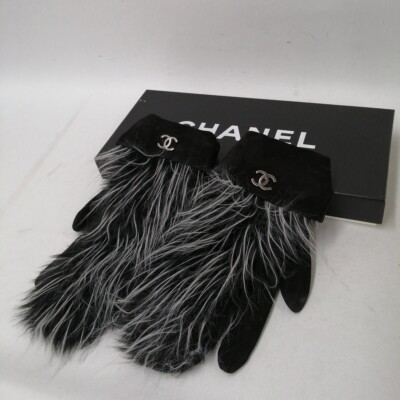 Authentic CHANEL fur lamb leather gloves size 7 black women's