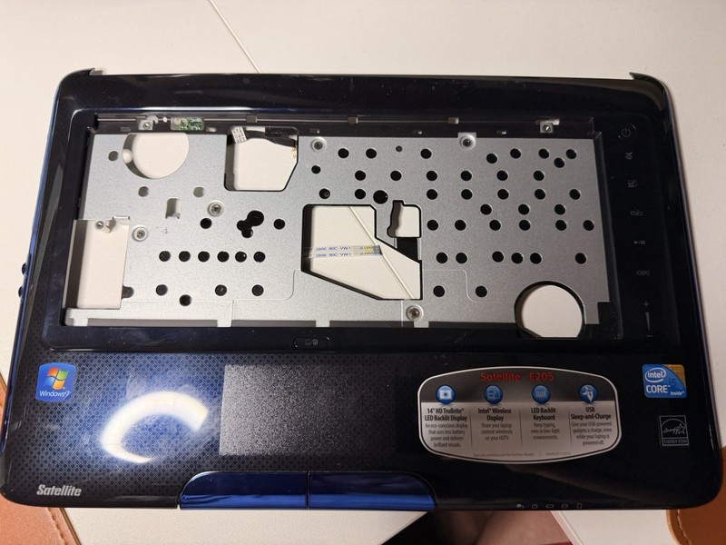 Toshiba Satellite E205 Topcase w/ Trackpad - Blue