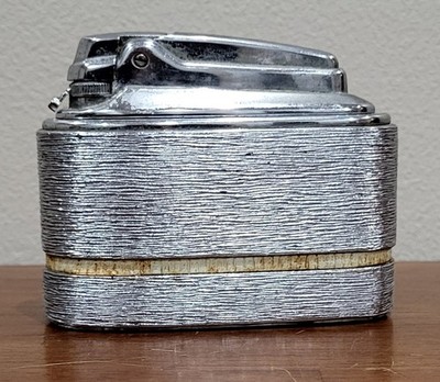 Vintage Ronson Meteor Vera Flame Brush Finish Table Lighter 2 1/2'' x 3 1/4''