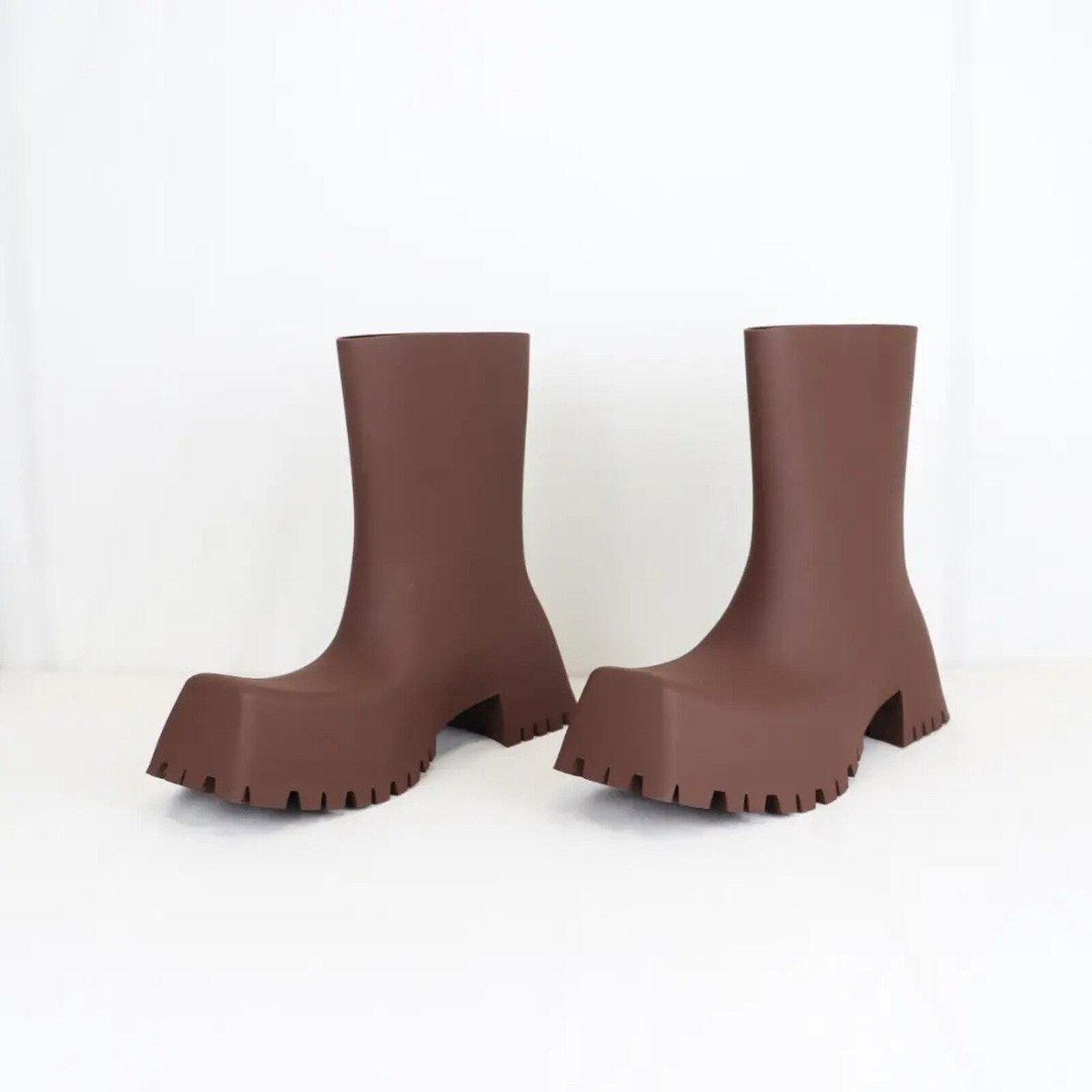 Balenciaga Q:2 / Trooper Rubber Boots in Coffee Brown BNWB