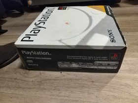 playstation 1 SPCH1001/94000 w/RCA & DC, 2 control, 1 charger + batt, gamesharrk
