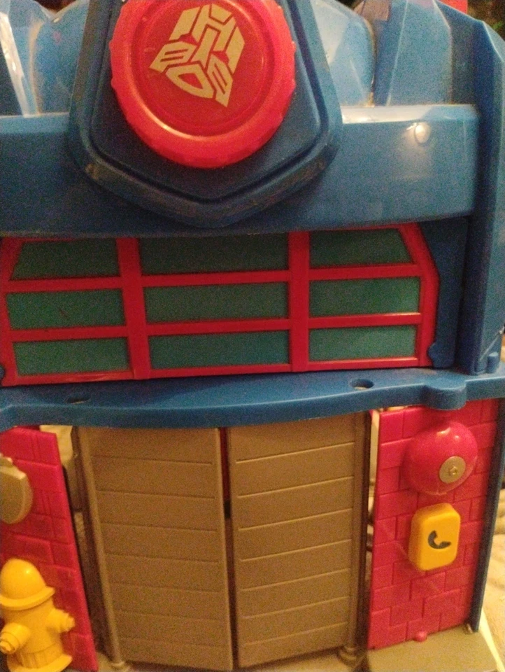 Transformers Rescue Bots Playskool Heroes Optimus Prime Fire Station  - Image 2 of 4