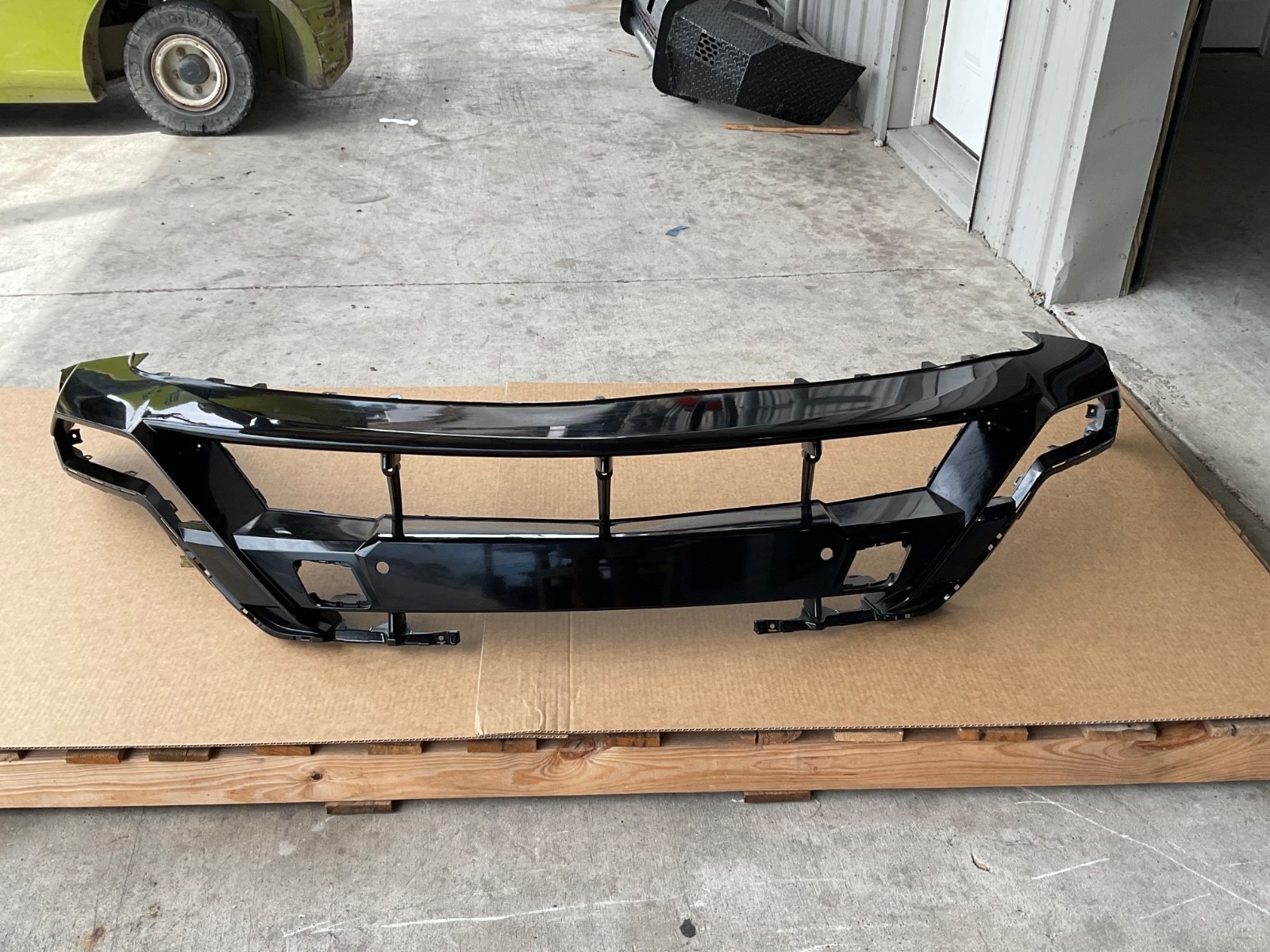 Lamborghini Urus Front Lower Bumper