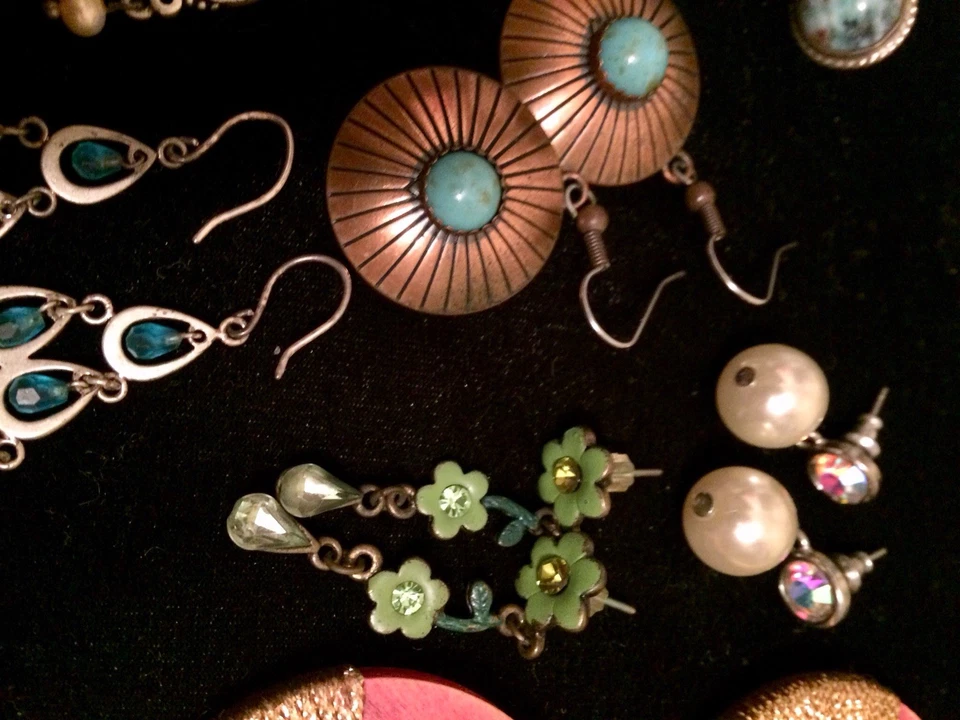 DIEZ 10 pares PENDIENTES madera lucita cristal kenneth cole turquesa bronce perla Foto 2 de 4