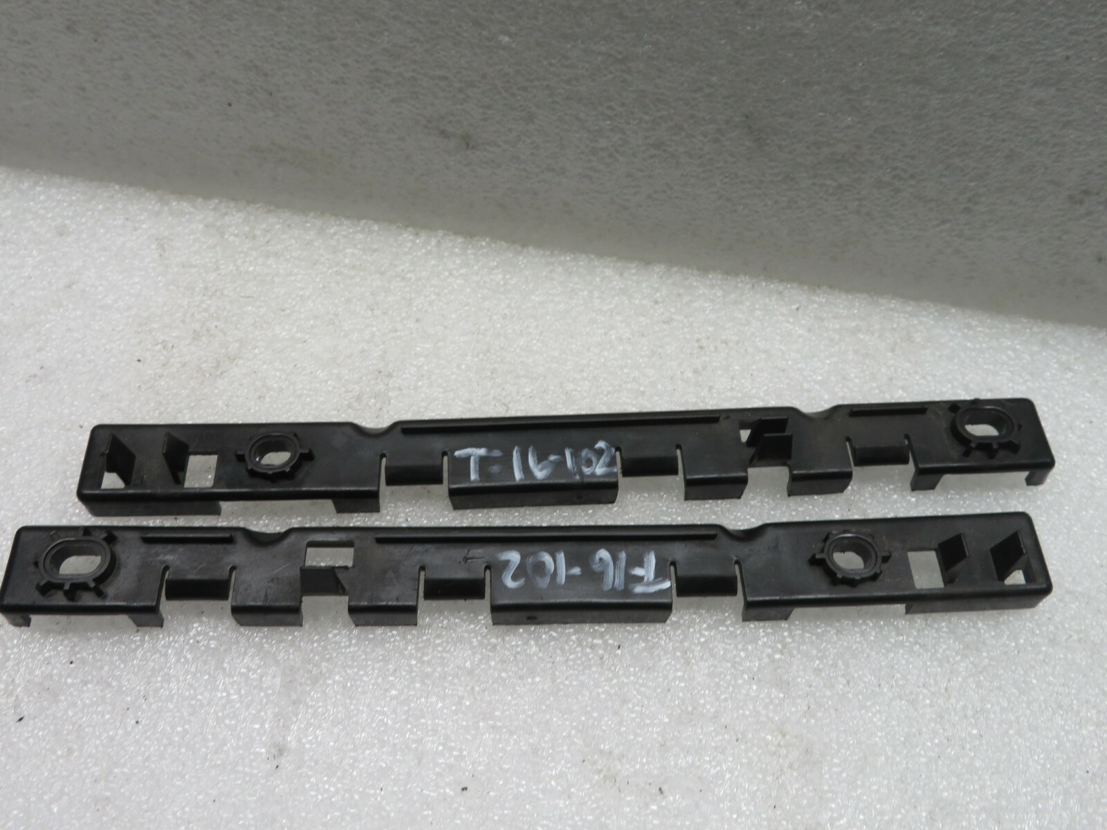 2014-2019 MASERATI GHIBLI SQ4 LEFT & RIGHT SKIRT MOUNT BRACKET SUPPORT SET OEM 