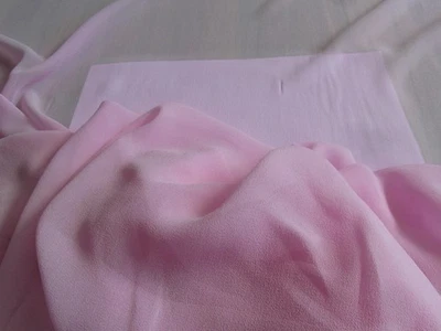 leichter Seidenstoff 100%Seide Crepe de Chine in Parfaitrosa 1,23 x 1,80 Meter - Bild 1 von 4