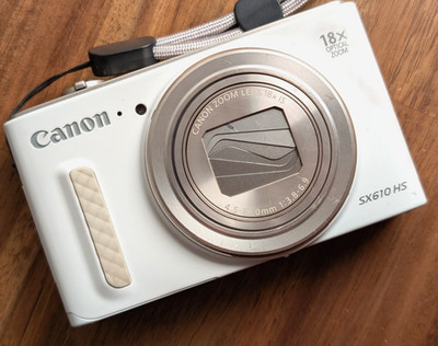 Excellent Canon Powershot SX610 HS Compact Digital Camera 18X 20.2