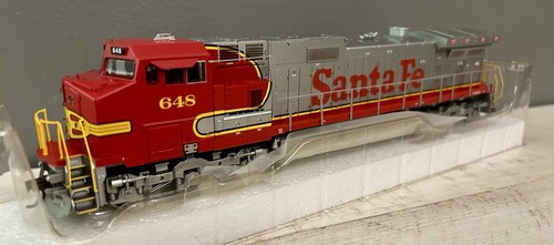 Locomotora diésel Athearn Ready To Roll 77980 HO Santa Fe Dash 9-44CW #648 | Condition: New