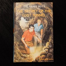 29 The Secret of the Lost Tunnel (1950/1968):  Hardy Boys Book Blue-Back
