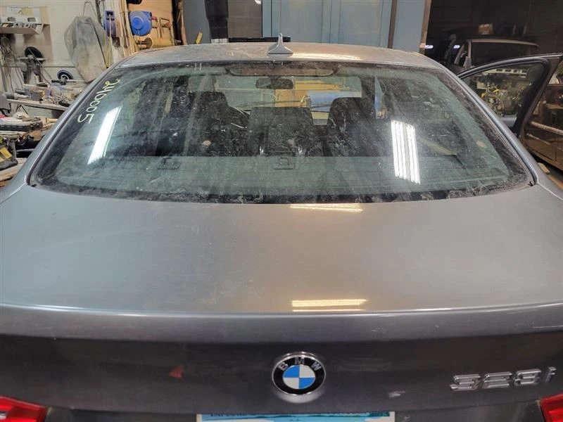 Maletero/portón trasero sedán mercado de Canadá para BMW 323i 599558 09-11 Foto 2 de 4