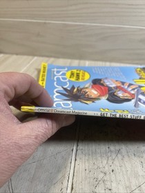 Official SEGA Dreamcast Magazine - Issue #10 Holiday 2000 No Disc