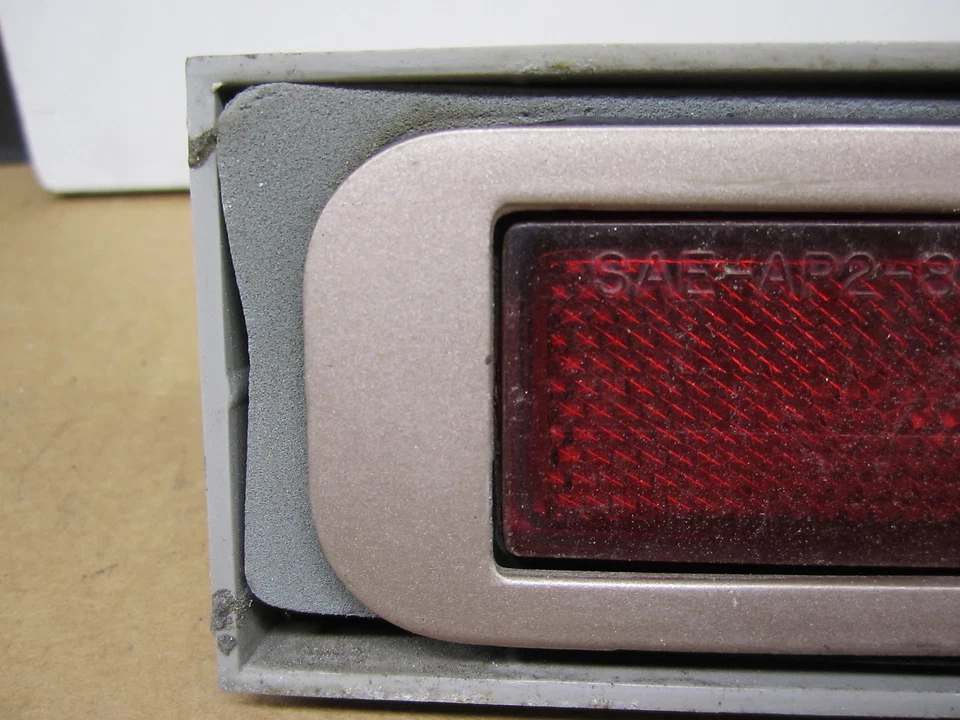 LINCOLN MARK VII LSC 87-92 1987-1992 OE MARCADOR LATERAL TRASERO LUZ PASAJERO DORADO Foto 2 de 4