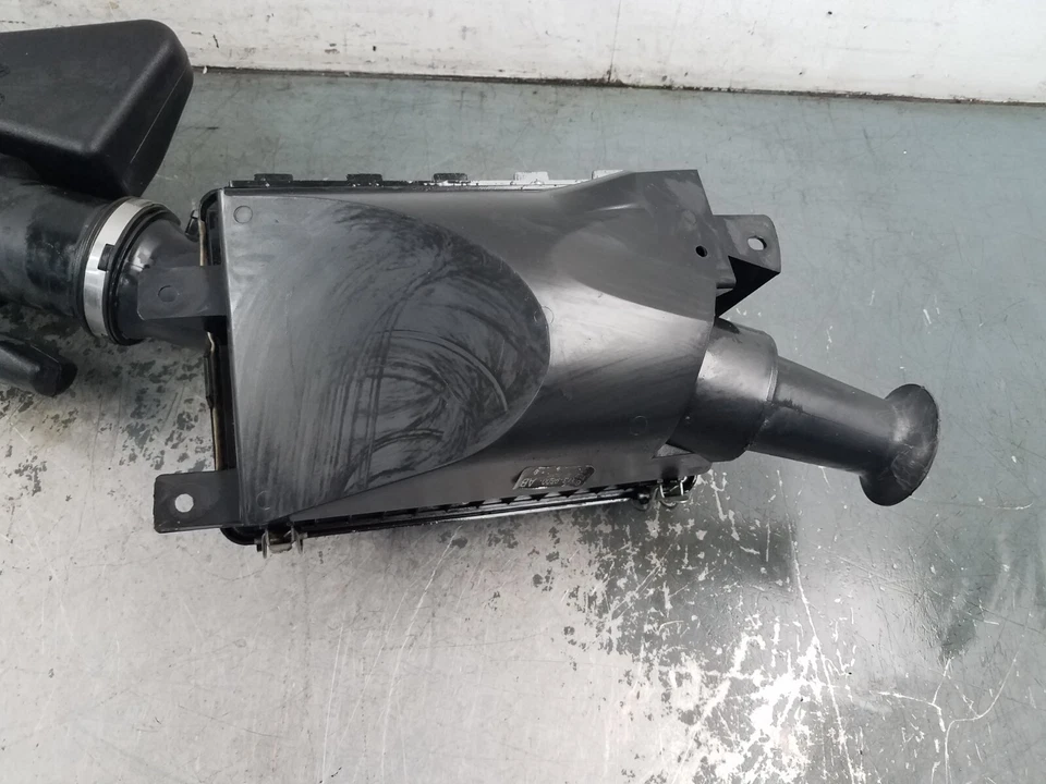 Grand Marquis/Corwn Vic Victoria 2010 conjunto de admisión de aire #5317 VV4 Foto 3 de 4