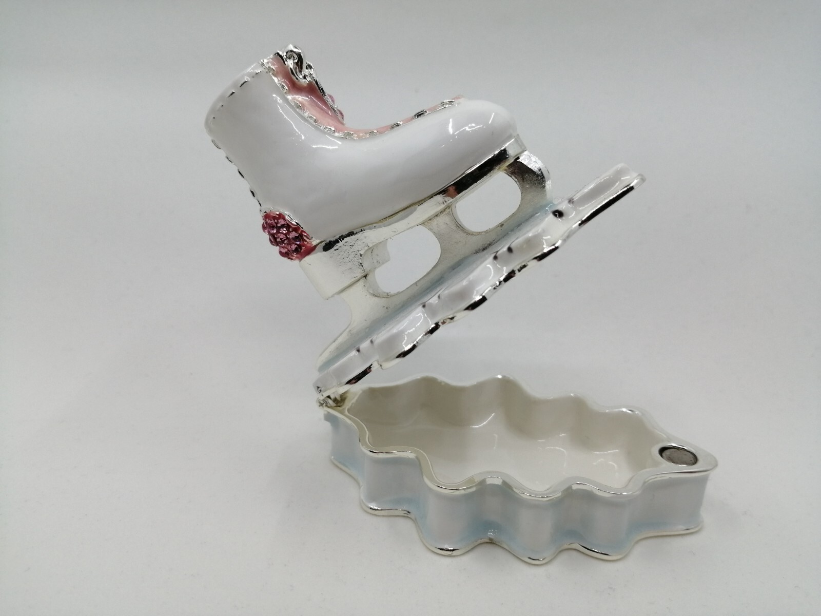 Boîte de rangement sécurisée patin à glace pour protéger vos petits bijoux
