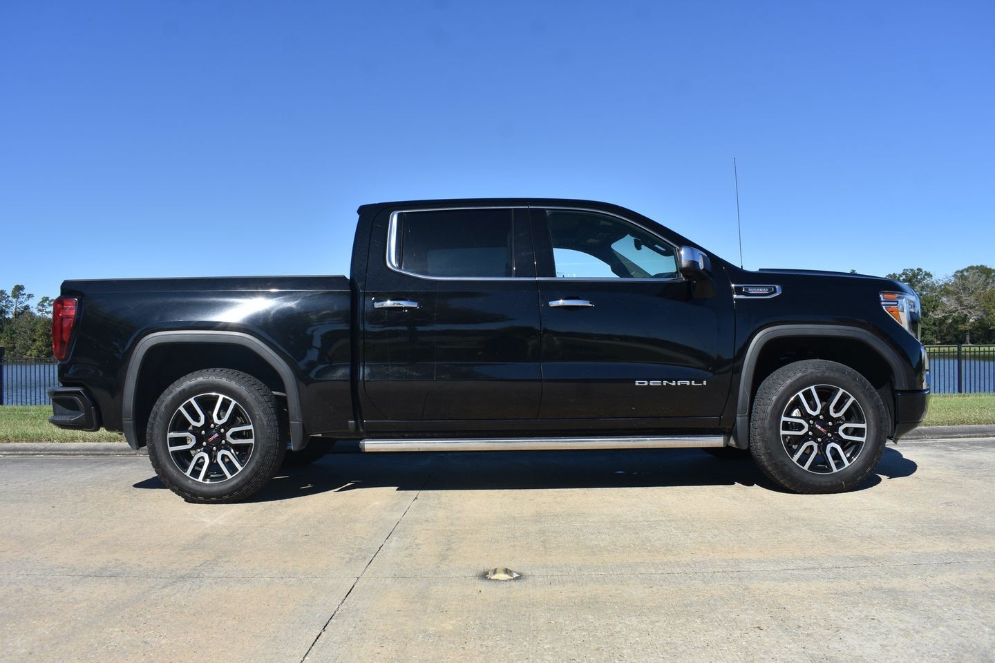 2022 GMC Sierra 1500 Limited Denali thumbnail 3