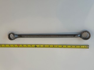 IH International Harvester 2 Wrenches 363021R1 1 5/16 & 1 1/8 and 373942R1 1 1/8