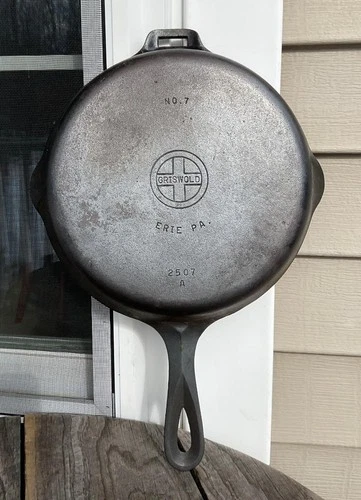 Vintage Griswold No. 7 Cast Iron Skillet Fry Pan Erie PA 2507A Not Restored 10"D