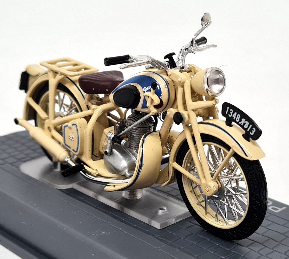 Ixo 1/24 - Peugeot 55GL 1951 + Plinth Model appx 8cms Motorbike