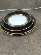 Set 4 Vintage Fritz and Floyd Renaissance Black and Buff Various Sized Plates
