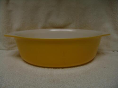 VINTAGE PYREX LARGE OVAL CASSEROLE DISH GOLD  - Picture 1 of 1
