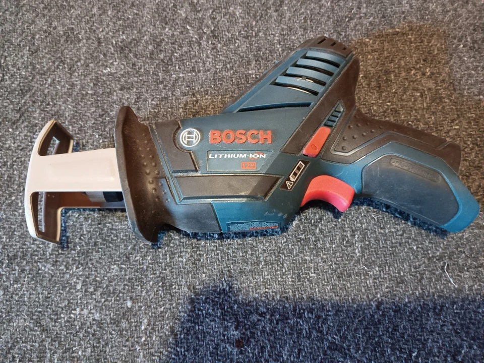 SIERRA RECÍPROCA DE BOLSILLO INALÁMBRICA BOSCH 12V PS60 + 2 BATERÍAS IONES DE LITIO 12 VOLTIOS Foto 2 de 4